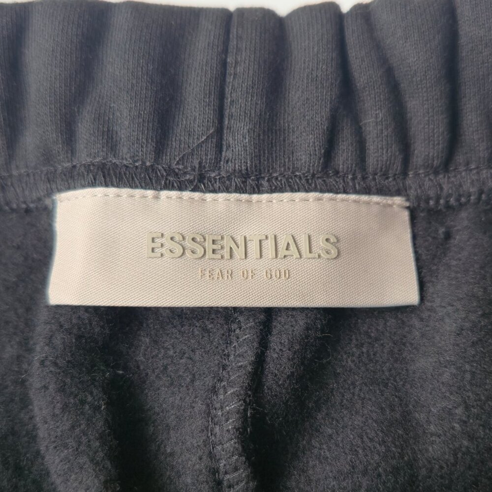 Fear of God Essentials Shorts Black NWT Minimal Streetwear - Picture 5 of 8